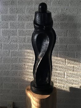 OMARMDE LIEFDE ,prachtig abstract , stenen beeld,zwart - 0