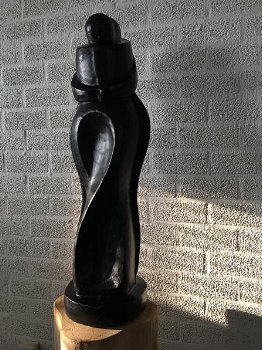 OMARMDE LIEFDE ,prachtig abstract , stenen beeld,zwart - 2