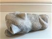Katten sculptuur, liggende kat, vol steen - 2 - Thumbnail