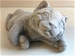 Katten sculptuur, liggende kat, vol steen - 3 - Thumbnail