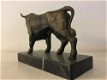 Sculptuur metalen bronskleurige grote stier , stier , beeld - 3 - Thumbnail