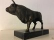 Sculptuur metalen bronskleurige grote stier , stier , beeld - 4 - Thumbnail