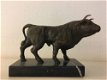 Sculptuur metalen bronskleurige grote stier , stier , beeld - 7 - Thumbnail