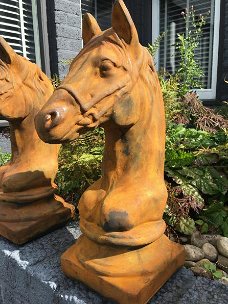 Sculptuur paardenhoofd, vol steen oxide , paard , decotuin