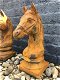Sculptuur paardenhoofd, vol steen oxide , paard , decotuin - 3 - Thumbnail