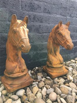 Set van 2 paardenhoofden,steen oxide , paard , buste - 1