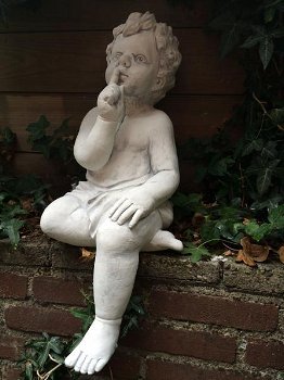 Zittende jongen in gebaar,vol steen,tuinbeeld , tuin - 1