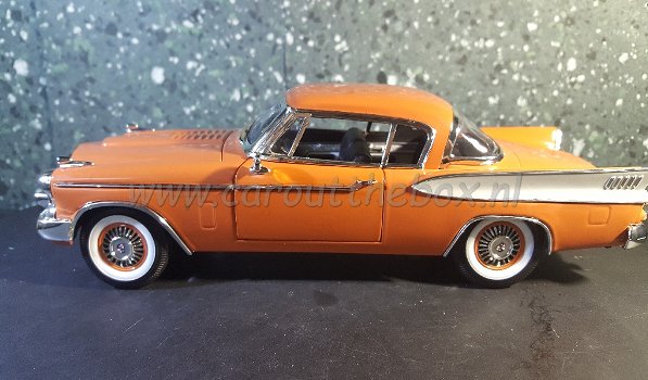 Studebaker Golden Hawk 1957 1:18 Auto World - 0