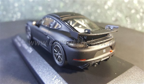 Porsche 718 Cayman GT4 zwart 1:43 Minichamps - 2