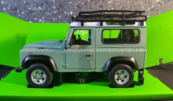 Land Rover Defender off road 1:24 Welly - 0