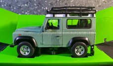 Land Rover Defender off road 1:24 Welly