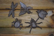 5 x insect  gietijzer, wandornament , vlinder , lieveheerstbeest