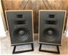 Klipsch Heresy IV Pair in Distressed Oak met Deer Creek type B stands - 0 - Thumbnail