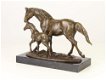 Een bronzen beeld van een paard en veulen , paard - 2 - Thumbnail