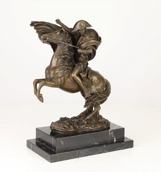Een bronzen beeld van Napoleon op paard , brons , paard - 0