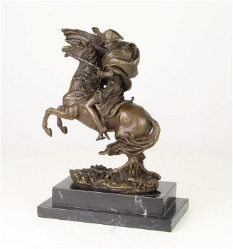 Een bronzen beeld van Napoleon op paard , brons , paard - 2
