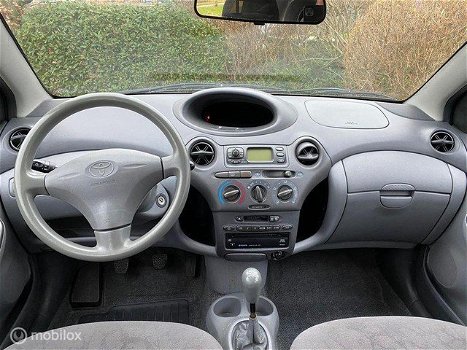 Toyota Yaris 1.3 - 2