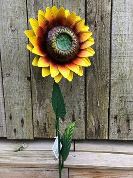 Een kunstwerkje, deze zonnebloem, metaal , tuin ,bloem - 0