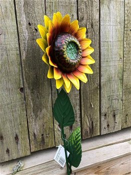 Een kunstwerkje, deze zonnebloem, metaal , tuin ,bloem - 3