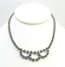 Vintage collier van zachtblauwe strass