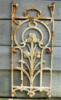 Metalen sierrek, art nouveau-rozenrek , wandrek tulp - 1