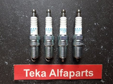 NGK No.31 V-Line PTR5D-10. Bougies Spark Plugs Ford - 1