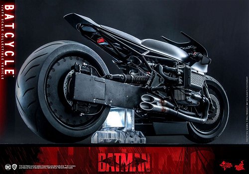 Hot Toys The Batman Batcycle MMS642 - 1