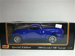 1:18 Maisto Chevrolet SSR pickup Concept 2000