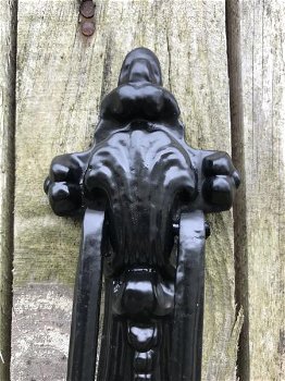 Een mooie deurklopper, mat zwart, heel sierlijk-deurklopper - 5