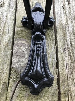 Een mooie deurklopper, mat zwart, heel sierlijk-deurklopper - 6
