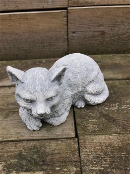 Een mooie liggende poes, gemaakt van steen , kat - 5