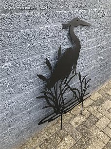 Een silhouette van een reiger, mat zwart , reiger