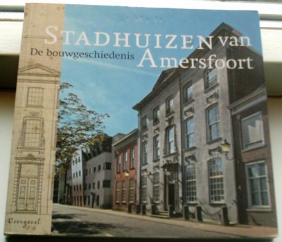 Stadhuizen van Amersfoort.Max Cramer.ISBN 9789068685336. - 0