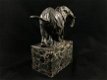 Een beeld van een olifant, bronzen beeld, prachtige olifant - 1 - Thumbnail