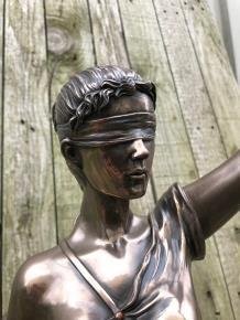 Een groot beeld van Vrouwe Justitia, brons-look,kado - 2
