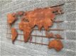 Een ijzeren wandrek met hierop een wereldkaart, - 2 - Thumbnail