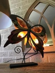 Een metalen lamp in de vorm van een vlinder-kado , vlinder - 1