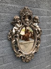 Een mooie decoratieve spiegel,zilveren omlijsting , engel - 0