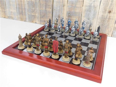 Een schaakspel met als thema , MEDIEVAL KNIGHTS - 7