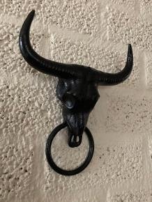 Gietijzeren bull skull met handdoek ring, zwart, fraai - 4