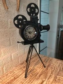 Een nostalgische en decoratieve klok-oude filmcamera