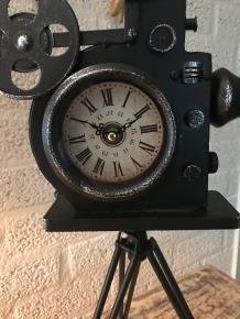 Een nostalgische en decoratieve klok-oude filmcamera - 3