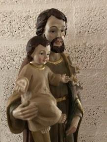 Mooi beeld van Jozef met de Here Jezus op de arm, poly - 0
