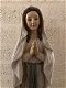 Mooi beeld van Maria biddend, polystone in woodlook - 0 - Thumbnail
