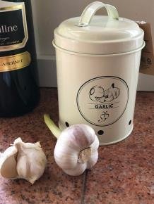 Mooi decoratief opbergblik voor garlic. - 1