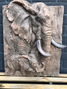 Wandornament woodlook met 3 D afbeelding van 2 olifanten - 0