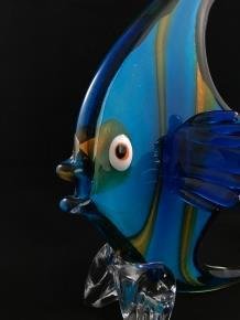 Prachtige vis gemaakt van glas, in kleur