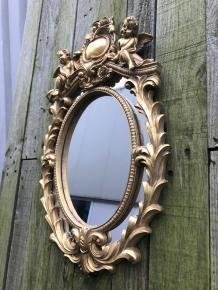 Decoratieve spiegel met 2 engelen zittend op de lijst,kado