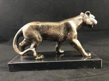 Een brons iron beeld sculptuur , een leeuwin.kado,beeld - 2