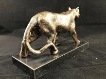 Een brons iron beeld sculptuur , een leeuwin.kado,beeld - 3